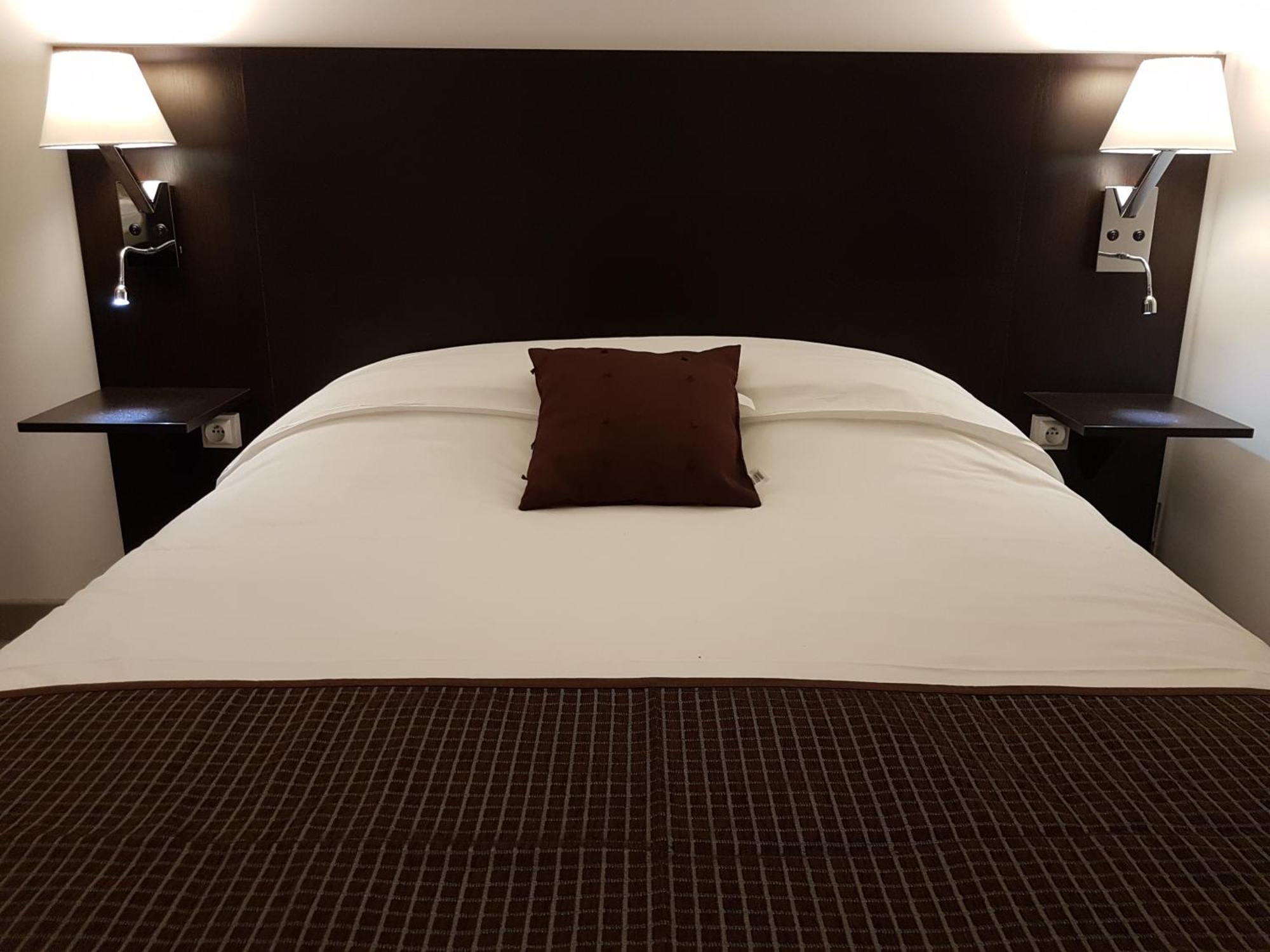 Nevers Hotel Bagian luar foto