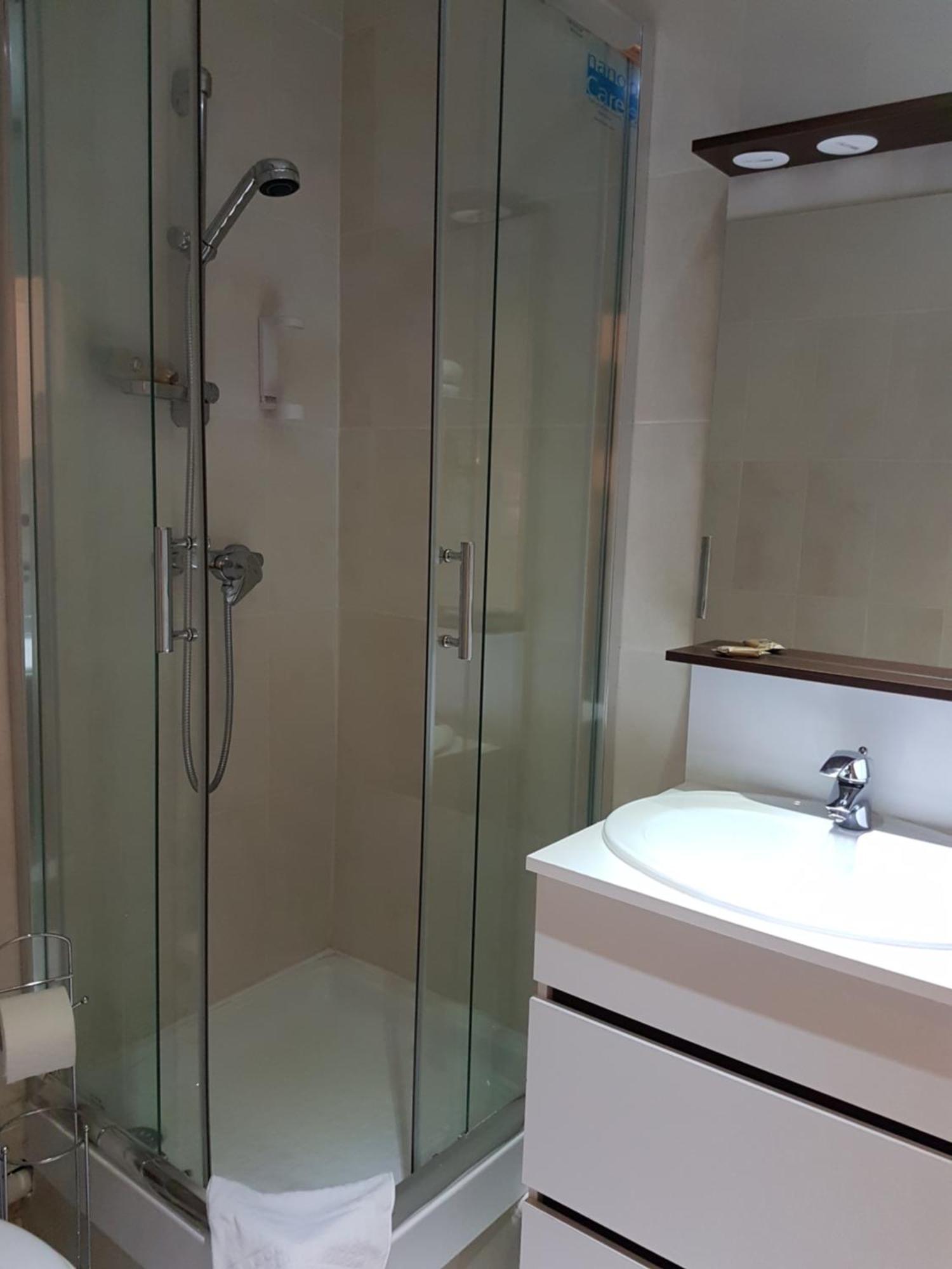 Nevers Hotel Bagian luar foto