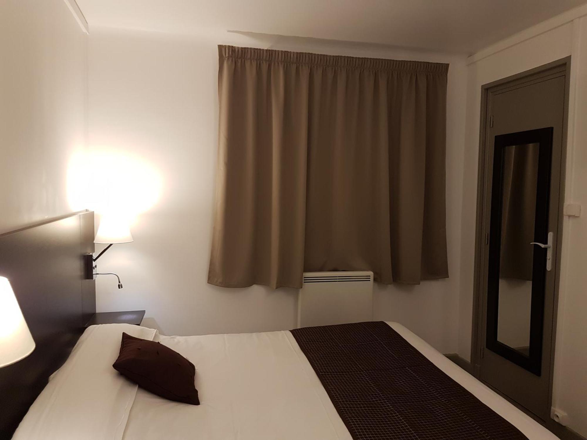 Nevers Hotel Bagian luar foto